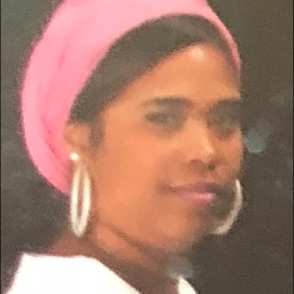 Meet your Posher, Nicole - Picture 1 of 1